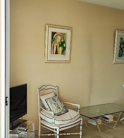 La Croix Des Gardes Apartment *