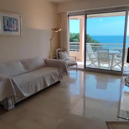 La Croix Des Gardes Apartment