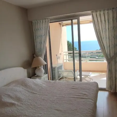 La Croix Des Gardes Apartment *